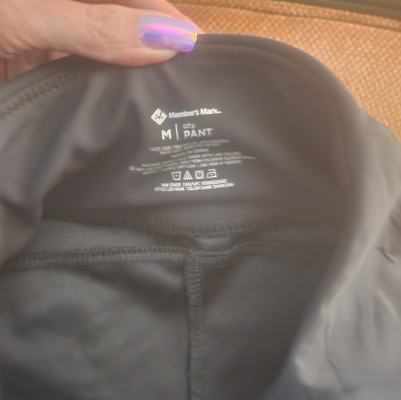 Medium athletic capri - Picture 3 of 3